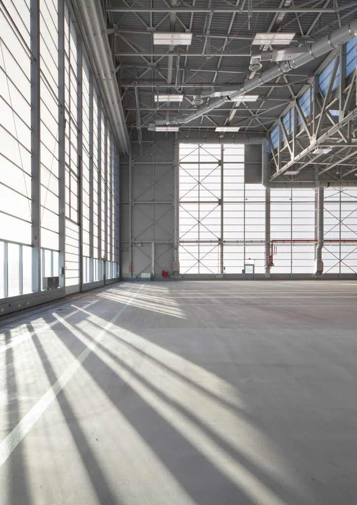 Waschhalle A400M Innenaufnahme Halle Detailaufname transluzente Tornalage einfallendes Licht
